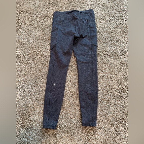Lululemon athletica size 8 women’s leggings EUC, grey print - Picture 3 of 5
